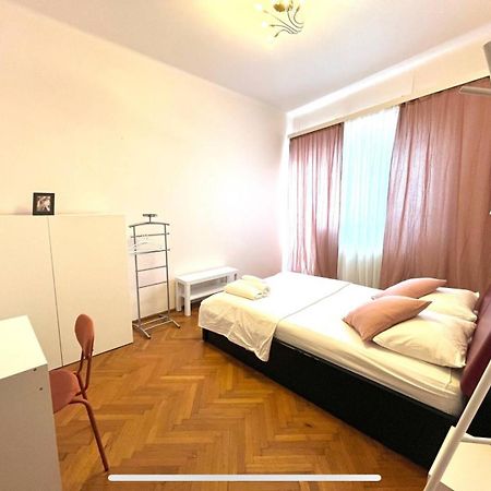 בוקרשט Downtown Unirii Square Private Economy Rooms With Shared Amenities מראה חיצוני תמונה