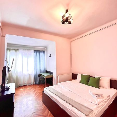 בוקרשט Downtown Unirii Square Private Economy Rooms With Shared Amenities מראה חיצוני תמונה