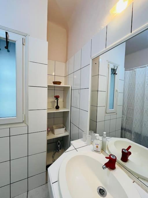 בוקרשט Downtown Unirii Square Private Economy Rooms With Shared Amenities מראה חיצוני תמונה
