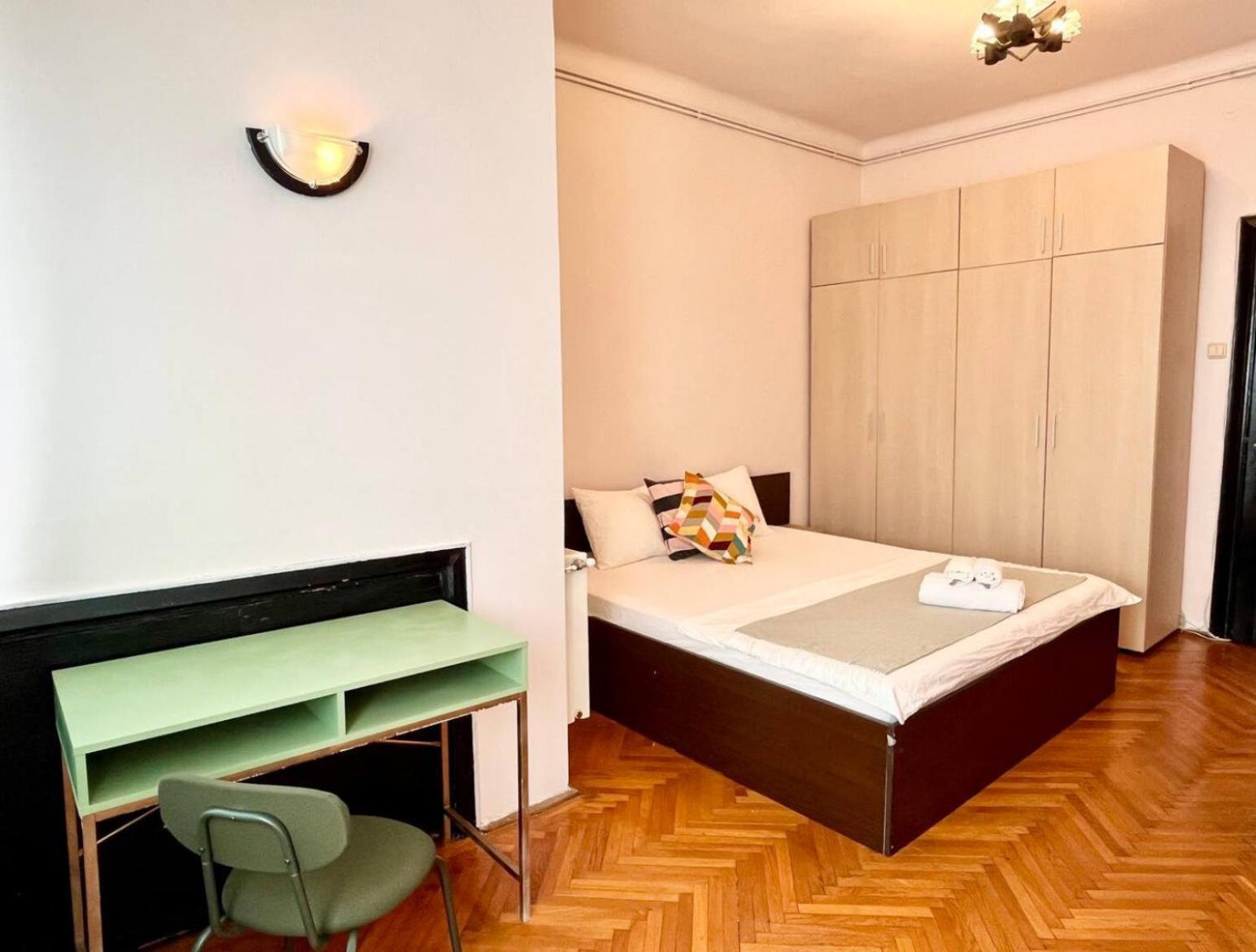 בוקרשט Downtown Unirii Square Private Economy Rooms With Shared Amenities מראה חיצוני תמונה