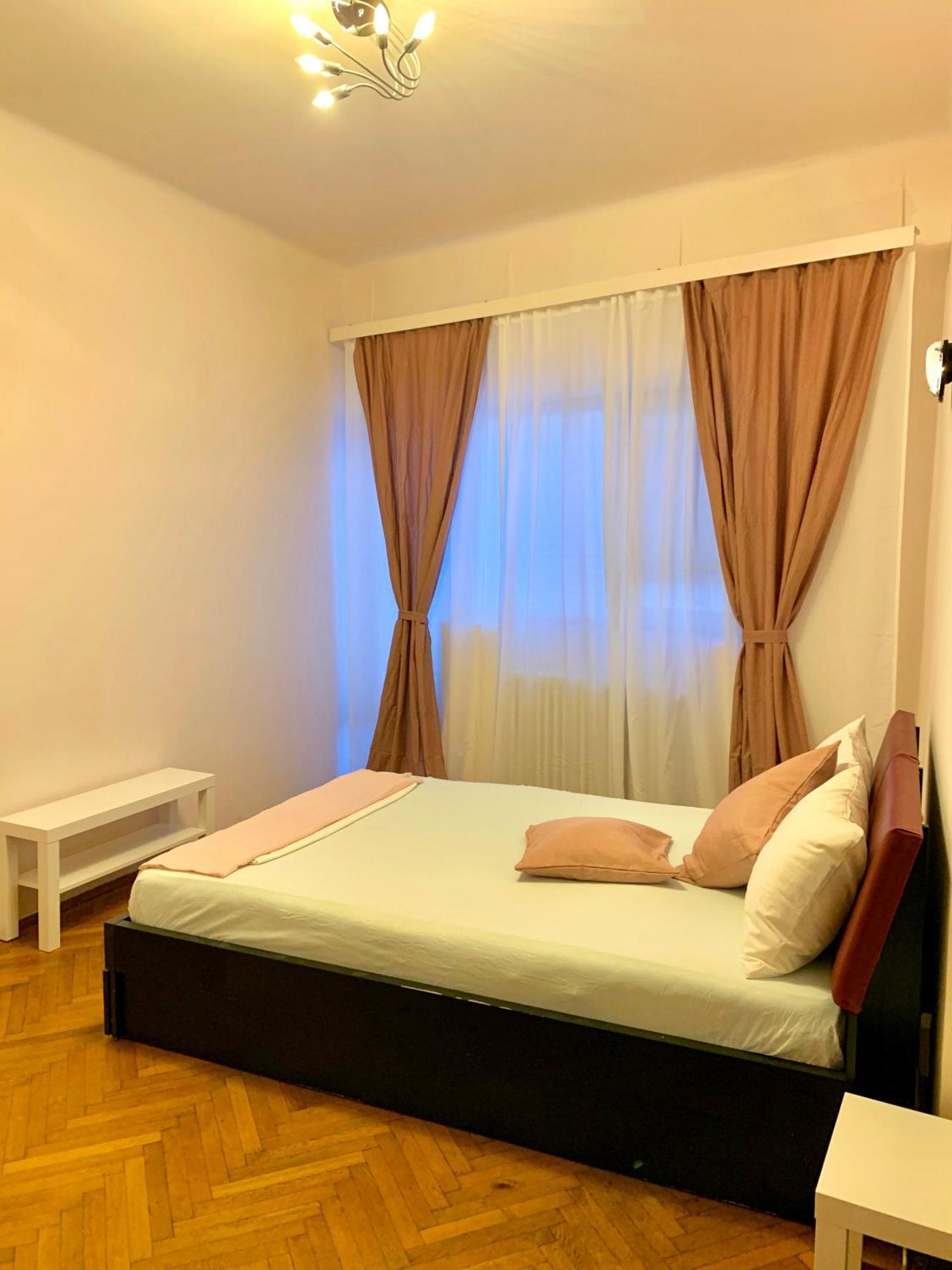 בוקרשט Downtown Unirii Square Private Economy Rooms With Shared Amenities חדר תמונה