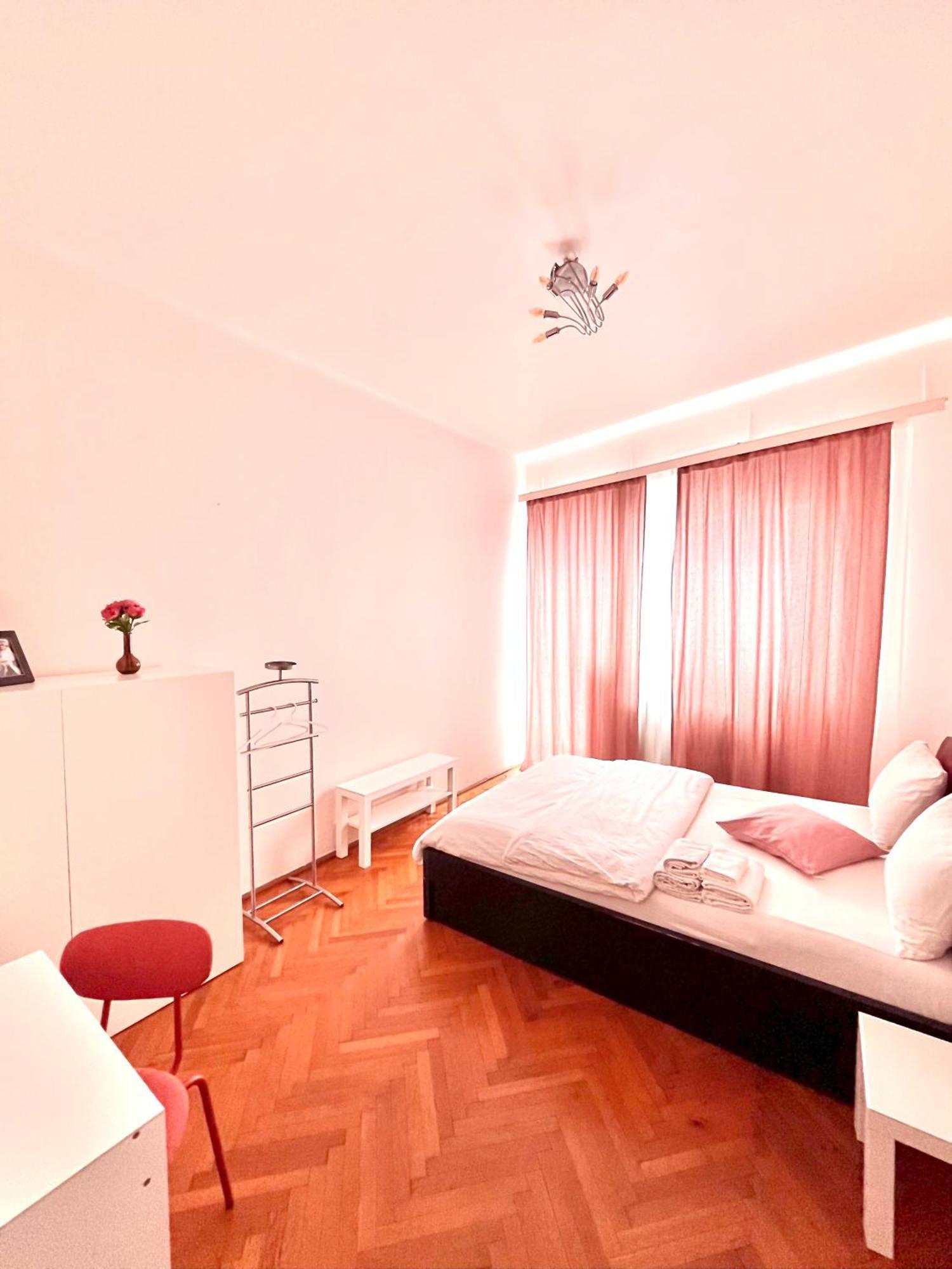בוקרשט Downtown Unirii Square Private Economy Rooms With Shared Amenities מראה חיצוני תמונה
