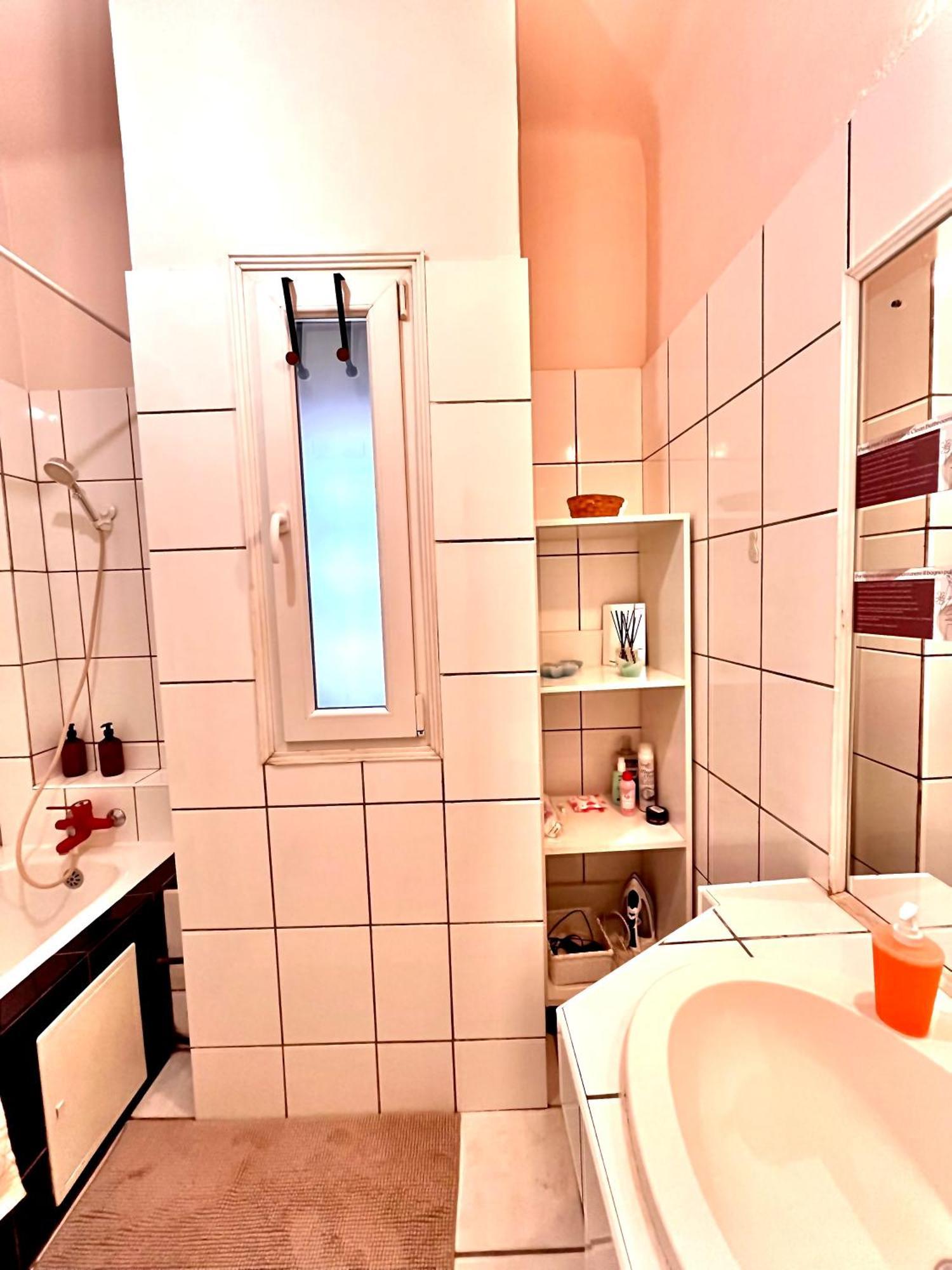 בוקרשט Downtown Unirii Square Private Economy Rooms With Shared Amenities מראה חיצוני תמונה