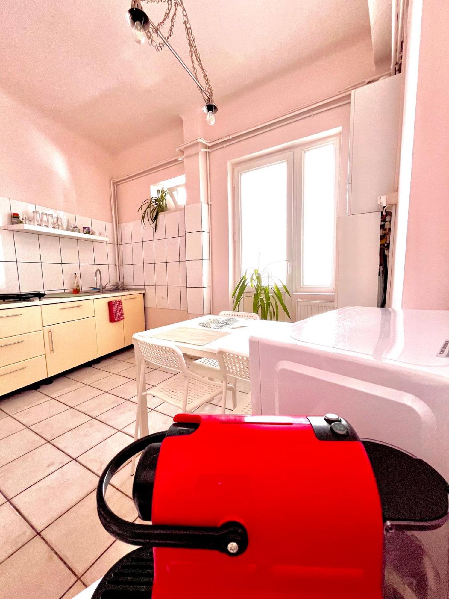 בוקרשט Downtown Unirii Square Private Economy Rooms With Shared Amenities מראה חיצוני תמונה