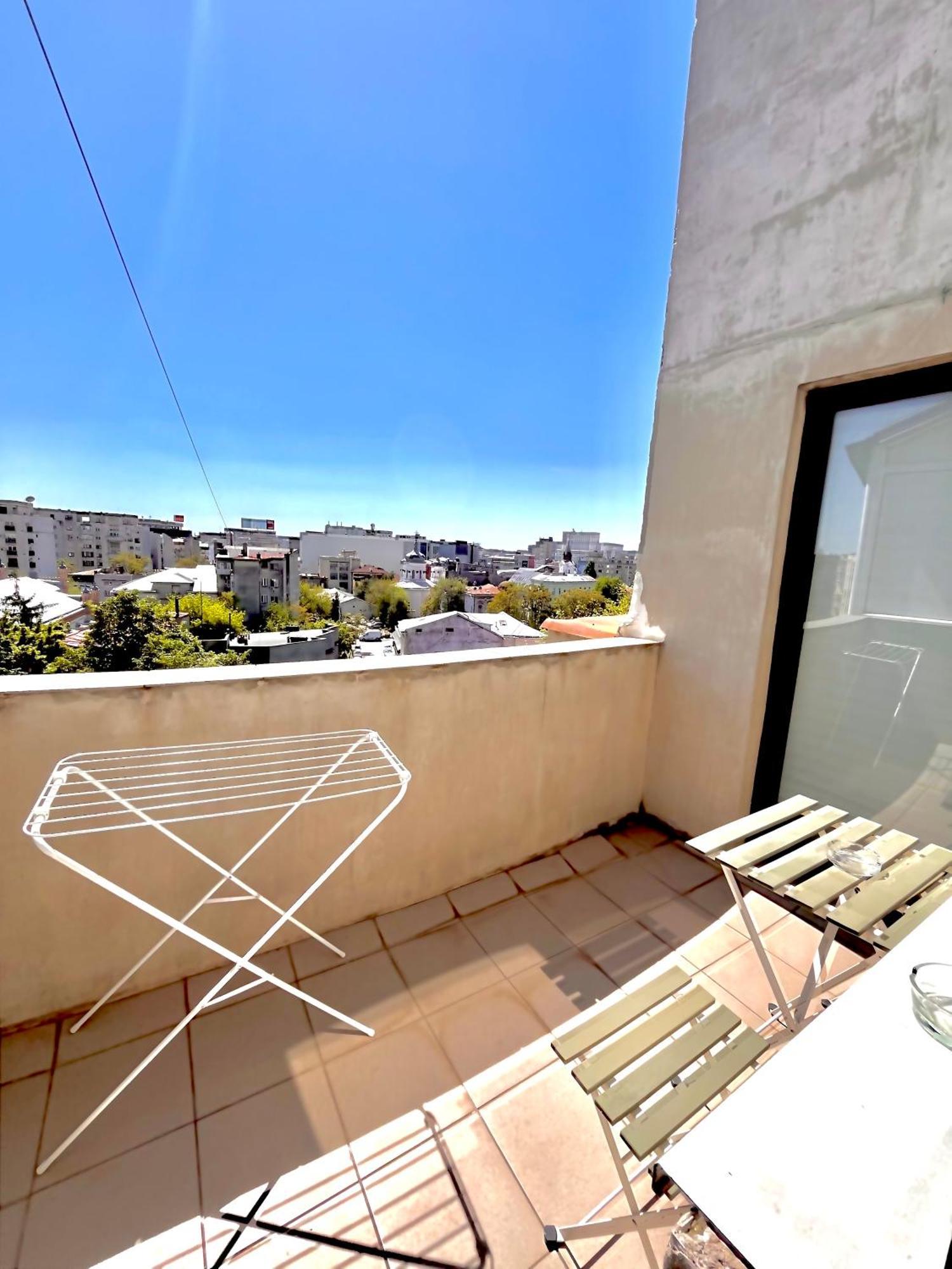 בוקרשט Downtown Unirii Square Private Economy Rooms With Shared Amenities מראה חיצוני תמונה